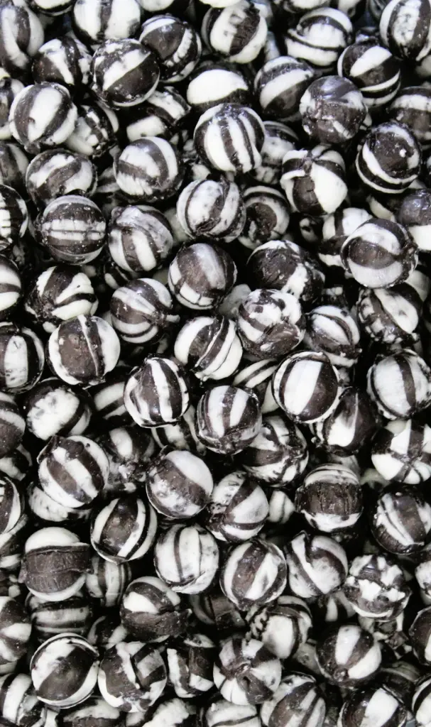 Mayceys Black Balls - Per 100g